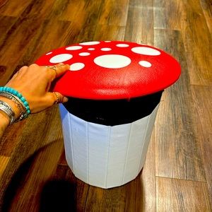 Mushrooms chair with storage